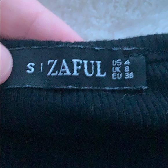 black crop top - Picture 2 of 3